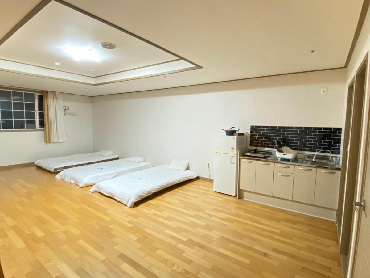 Arbon Youth Hostel & Resort Jeju Bagian luar foto
