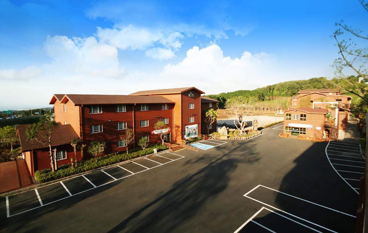 Arbon Youth Hostel & Resort Jeju Bagian luar foto