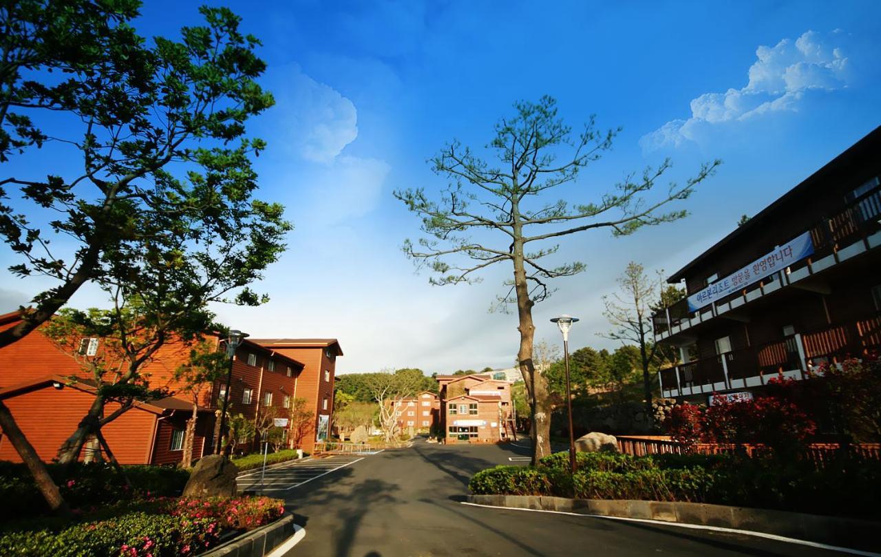 Arbon Youth Hostel & Resort Jeju Bagian luar foto